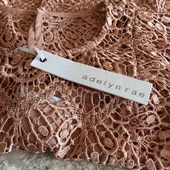 Adelyn Rae Lace with a lovely drape over the edge of shoulders - Picture 7 of 11